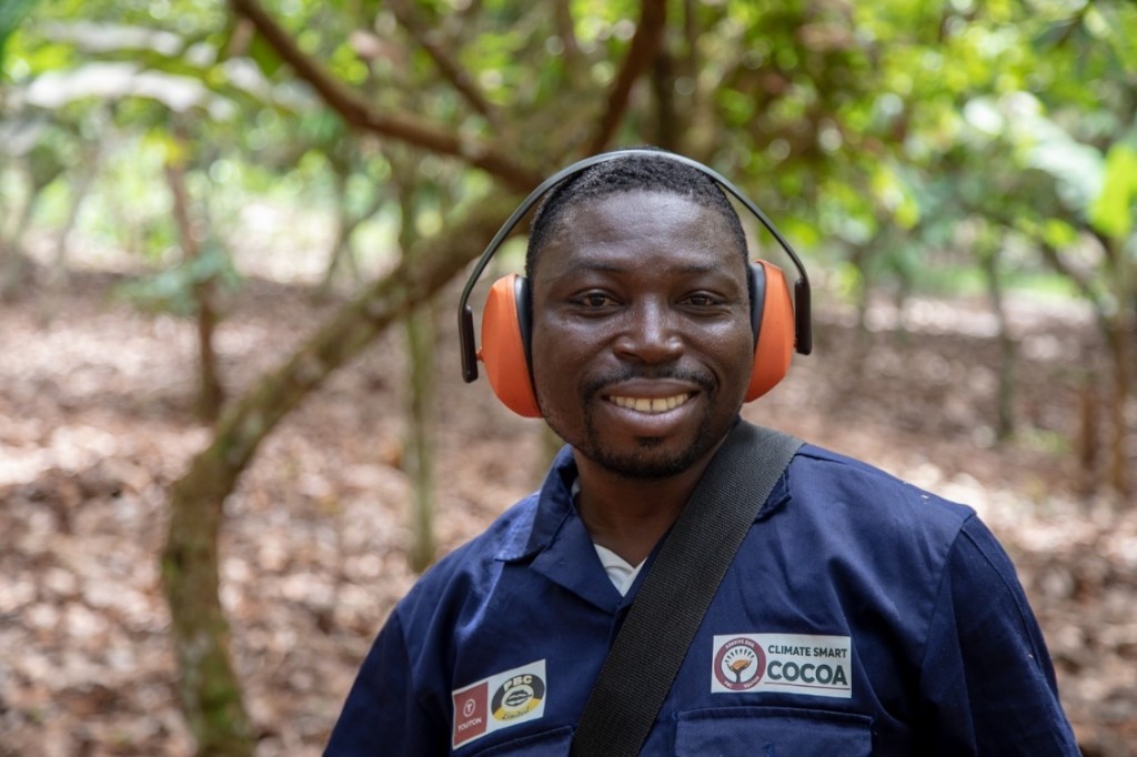 Text Box:  
In Ghana’s Juabeso-Bia landscape, most people are engaged in cocoa-growing. A partnership led by cocoa company Touton trains Rural Service Providers in climate-smart cocoa practices, increasing yields incomes as part of an effort to make the entire landscape deforestation-free. Photo: DFID
